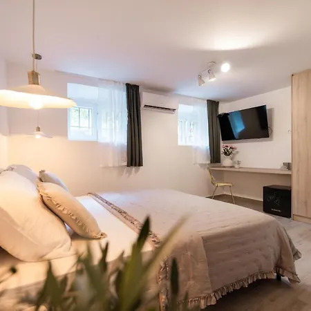 Saint Simeon And Apartamento *